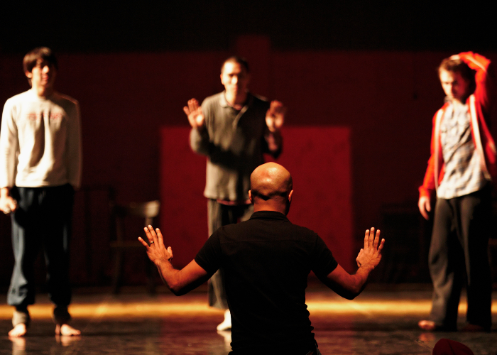 Akram Khan rehearsing with dancers bahok by Liu Yang