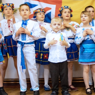 Children dressed in traditional Ukrainian dress.